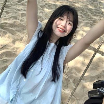 她从灰烬中走来